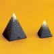 Pyramide Noir et Or, un contenant à dragées pour vos fêtes de fin d'année et Noël