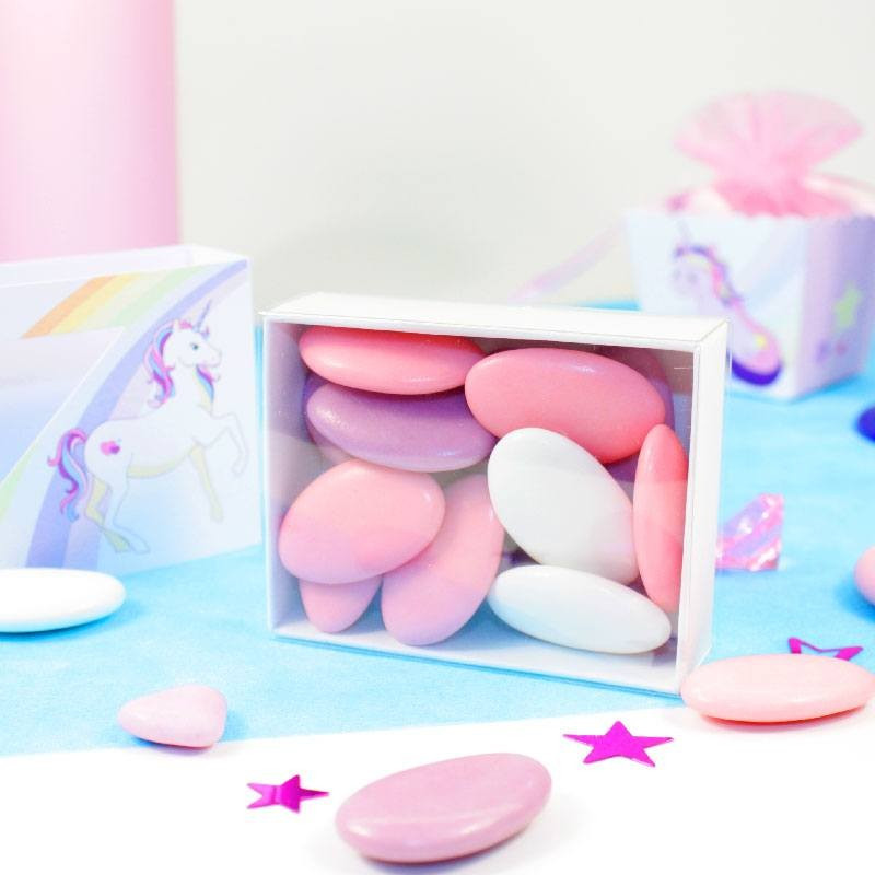 élégant Créatif une espiègle Licorne, avec une arc en ciel crinière et
