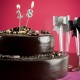 Bougies Joyeux Anniversaire 18 ans pour un gâteau d'anniversaire bien décoré.