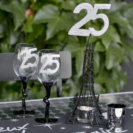 Chiffre Anniversaire 25 ans pour décorez joliment votre table d'anniversaire.