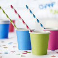 6 gobelets Mix de couleur pour un anniversaire festif. 6 gobelets Mix de couleur pour un anniversaire festif.