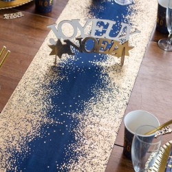 Chemin de table Eclat Bleu marine et Or pour habiller avec élégance votre table de fête.