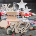 Lettres Noël relief pour apporter une touche chic et élégante à votre décoration. Lettres Noël relief pour apporter une touche chic et élégante à votre décoration.