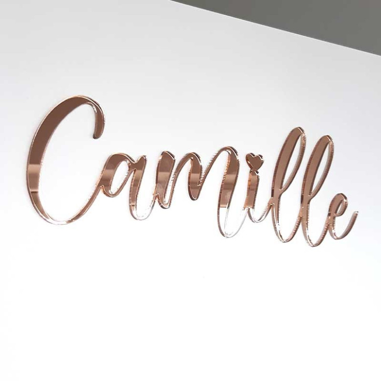 Une décoration originale avec ce prenom rose gold découpé au laser