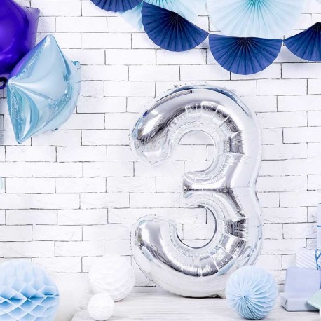 Un premier anniversaire Prince et Ourson : bleu, blanc, argent et ballons