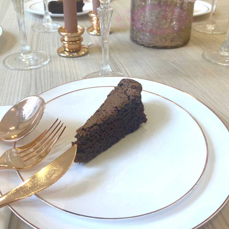 16 assiettes liseré Rose Gold grandes + petites 16 assiettes liseré Rose Gold grandes + petites