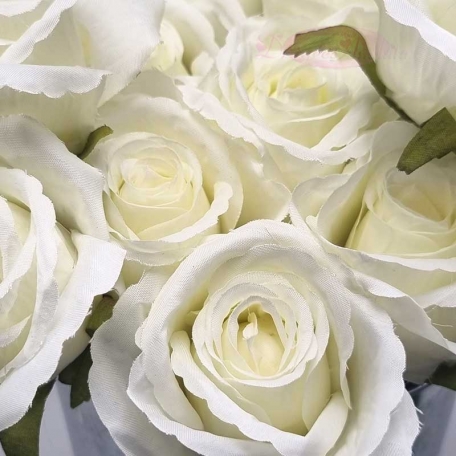 Bouquet de 6 roses ivoires avec feuilles