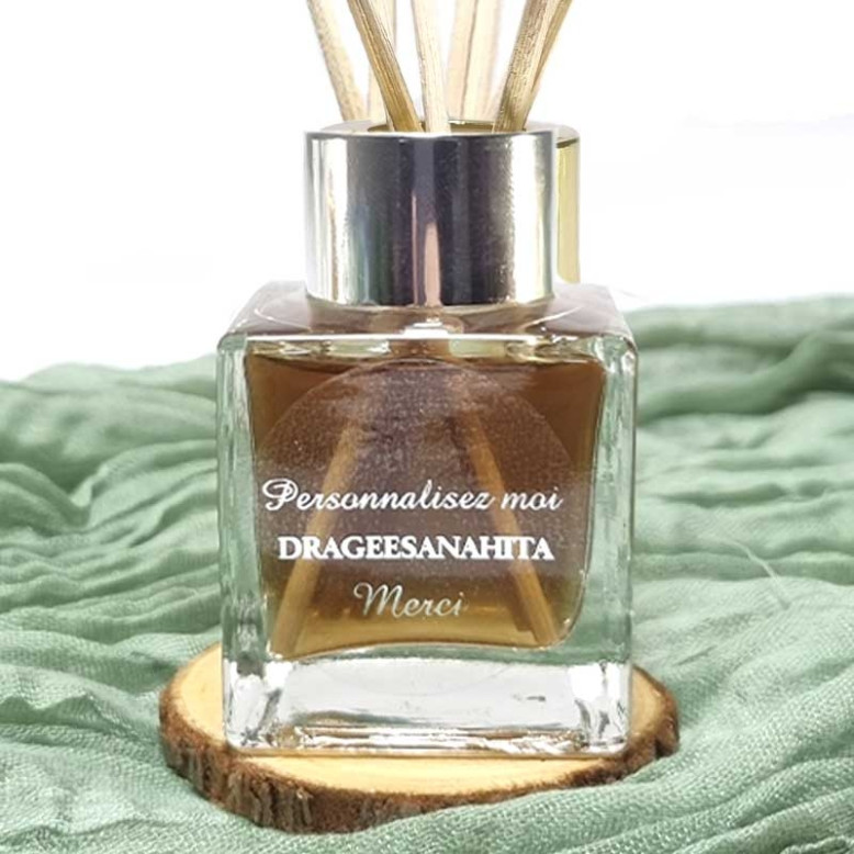 Diffuseur carré en verre avec bouchon Argent 50ml Diffuseur carré en verre avec bouchon Argent 50ml