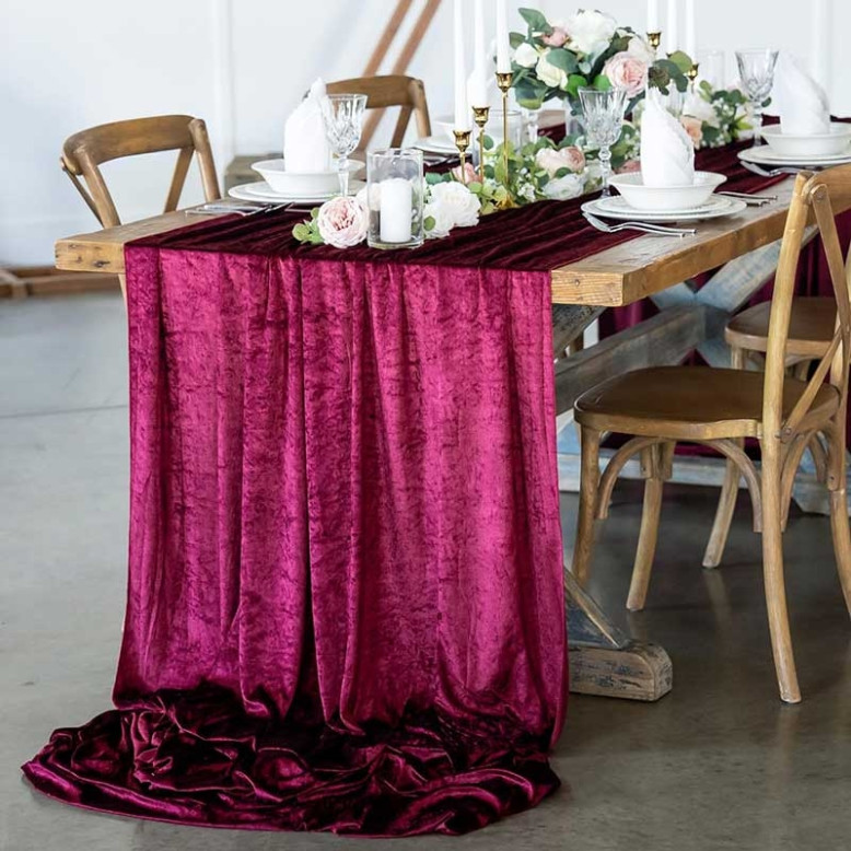 Chemin de table en velours bordeaux
