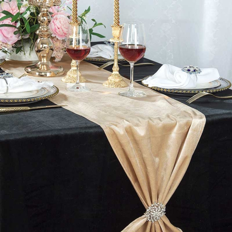 Chemin de table en velours champagne pour mariage