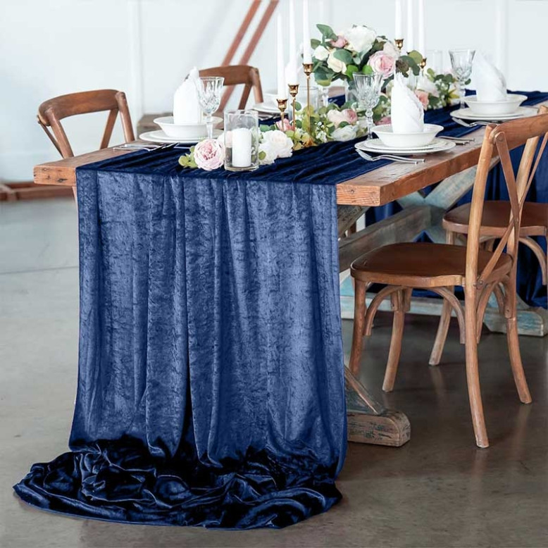Chemin de table en velours marine pour mariage
