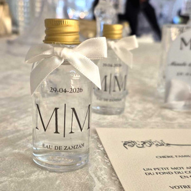 Mini bouteilles en verre avec bouchon doré